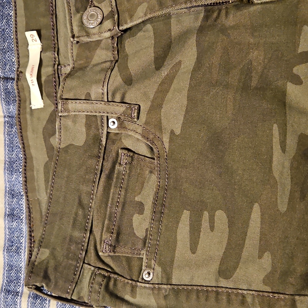 Levi's 711 - Picture 2 of 4